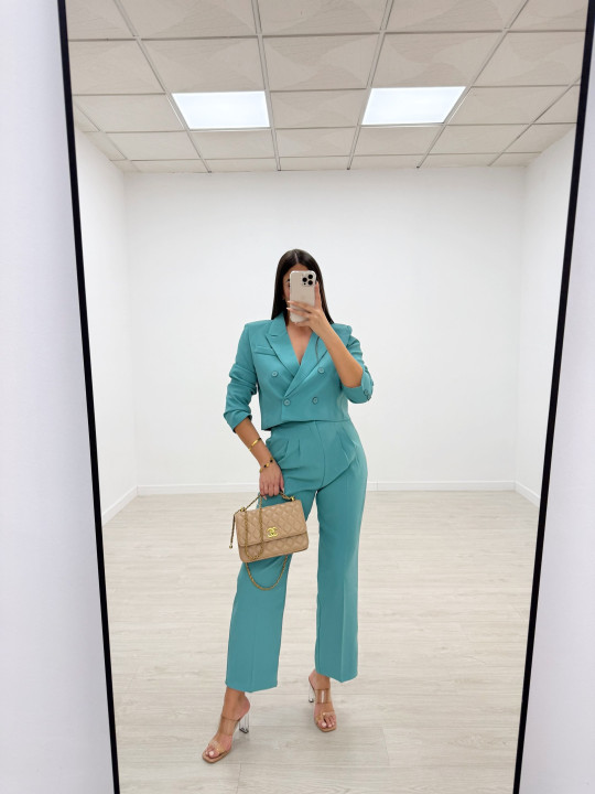 TRAJE CROP TURQUESA