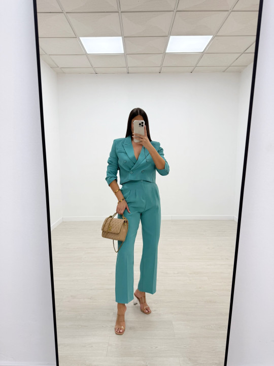 TRAJE CROP TURQUESA