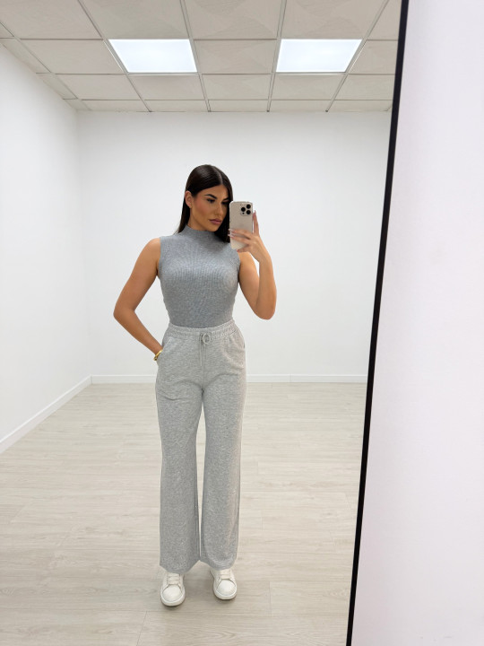 TOP PUNTO CUELLO SUBIDO GRIS