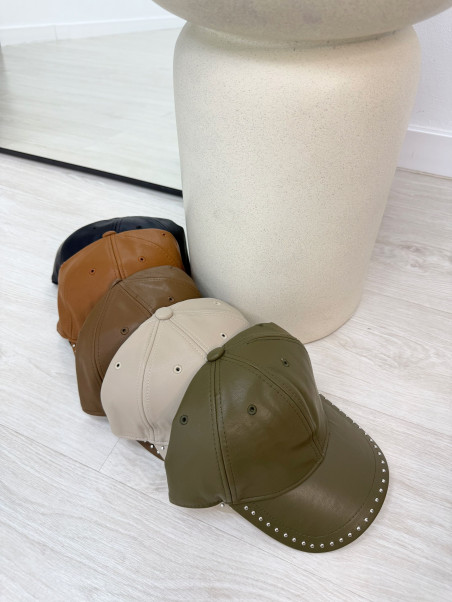 GORRA PIEL TACHAS