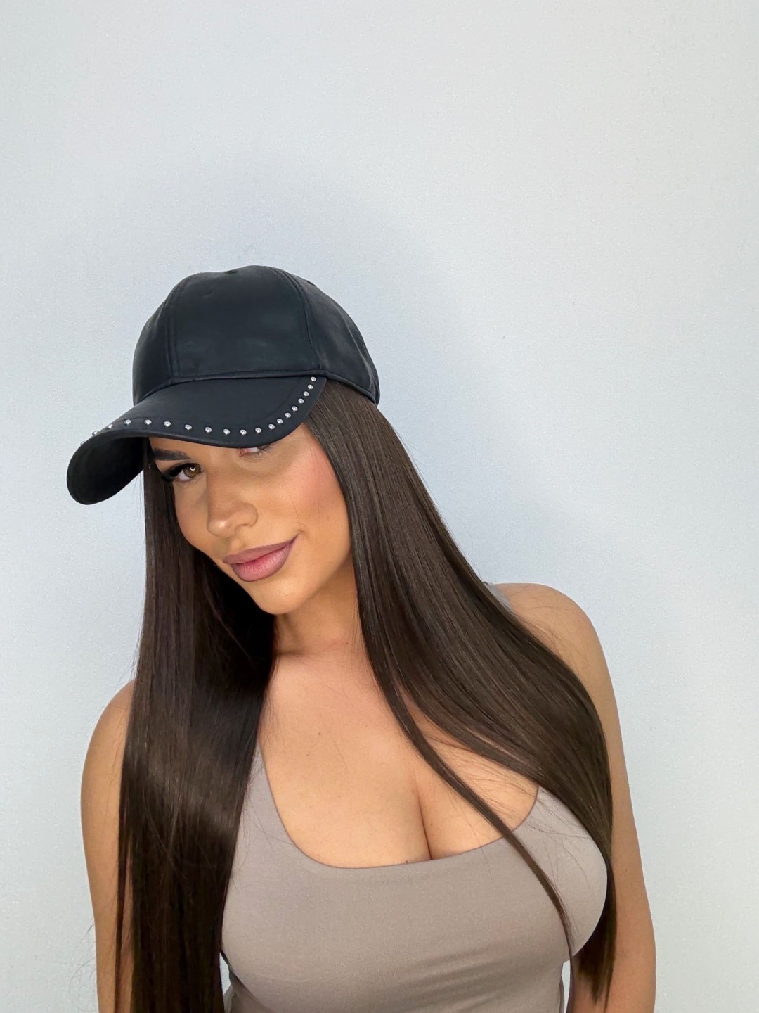 GORRA PIEL TACHAS