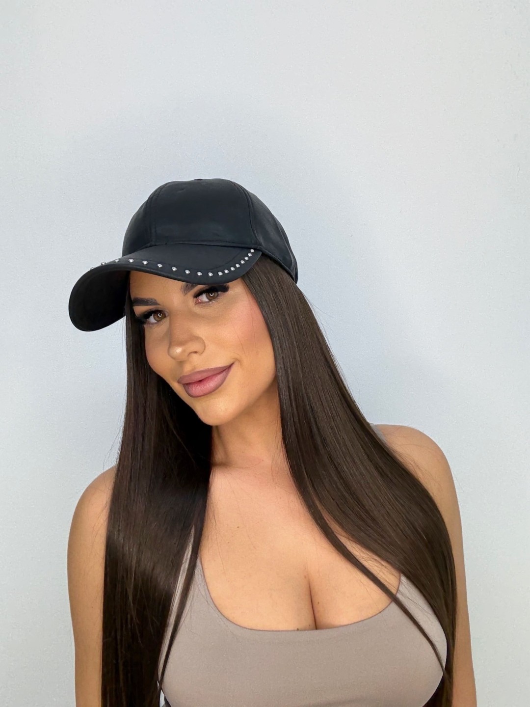 GORRA PIEL TACHAS
