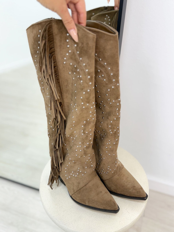 BOTA COWBOY FLECOS Y TACHUELAS