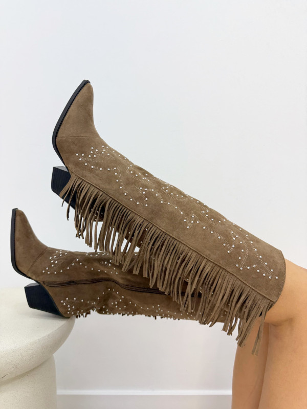 BOTA COWBOY FLECOS Y TACHUELAS