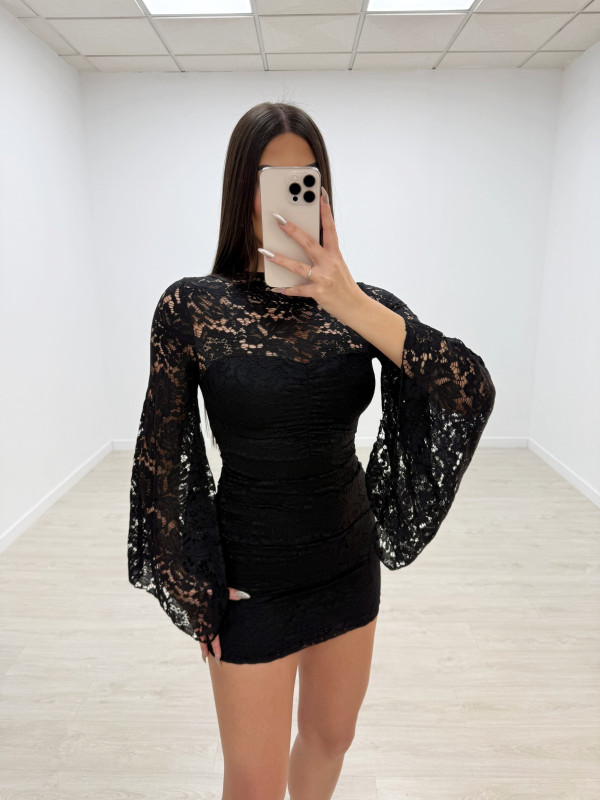 VESTIDO MANGAS MURCIÉLAGO ENCAJE NEGRO