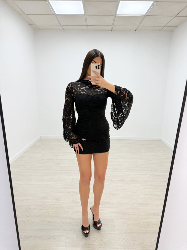 VESTIDO MANGAS MURCIÉLAGO ENCAJE NEGRO