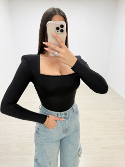 TOP LICRA HOMBRERAS NEGRO