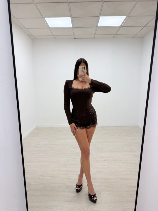 SHORT BRILLO ENCAJE MARRÓN