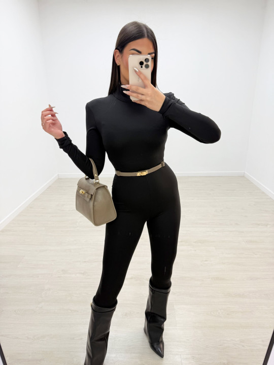 MONO LICRA AJUSTADO CON HOMBRERAS NEGRO