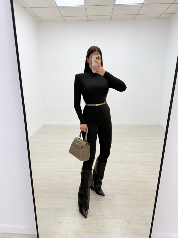 copy of MONO LICRA AJUSTADO CON HOMBRERAS NEGRO