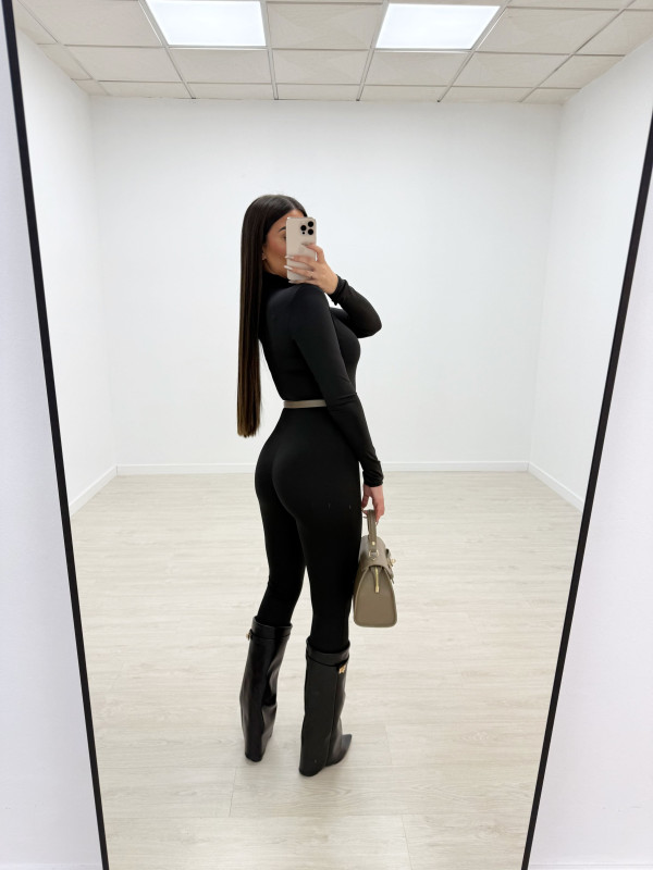 copy of MONO LICRA AJUSTADO CON HOMBRERAS NEGRO