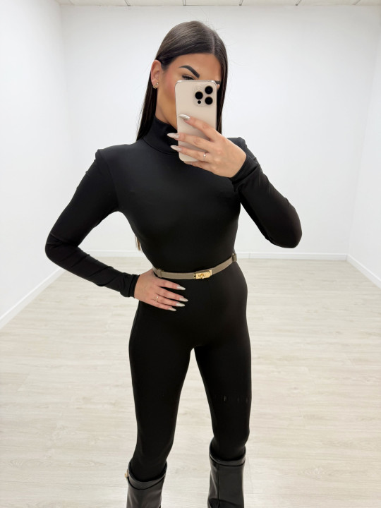 MONO LICRA AJUSTADO CON HOMBRERAS NEGRO