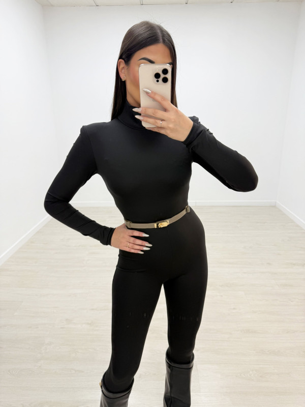 copy of MONO LICRA AJUSTADO CON HOMBRERAS NEGRO