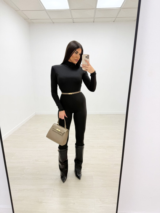 MONO LICRA AJUSTADO CON HOMBRERAS NEGRO