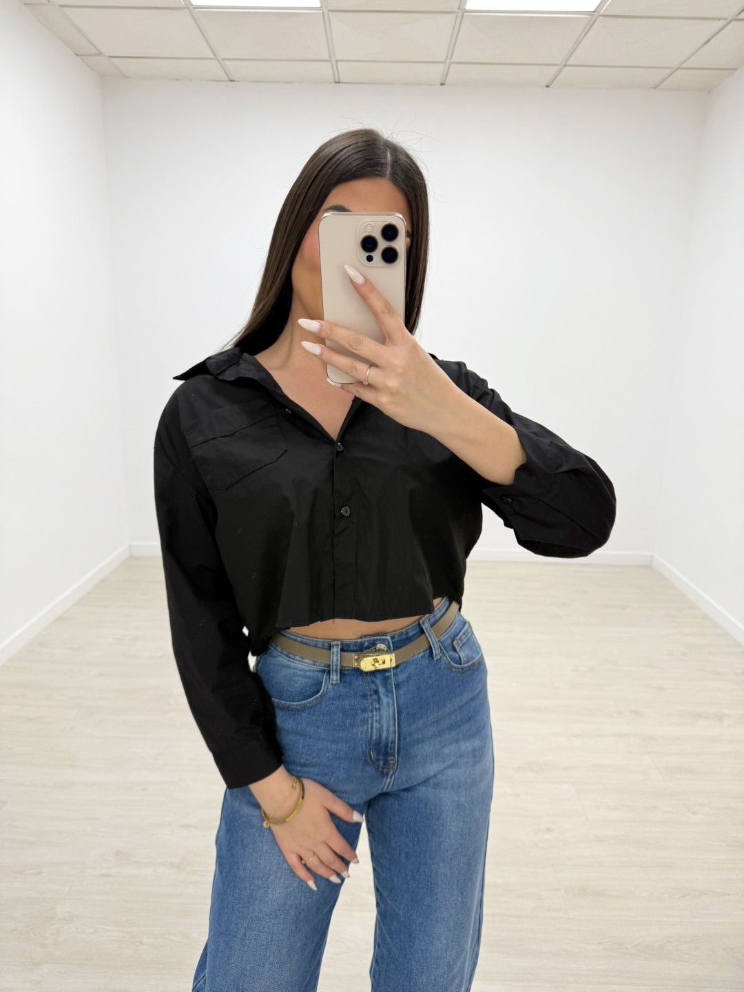 CAMISA POPELÍN CROP NEGRA