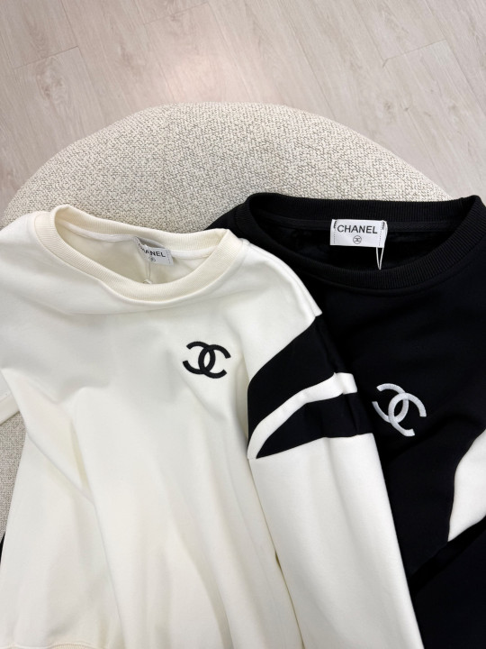 SUDADERA CHANEL BLANCA
