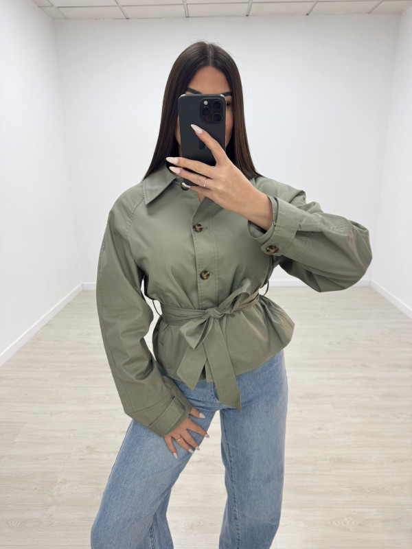 CHAQUETA GABARDINA CROP VERDE
