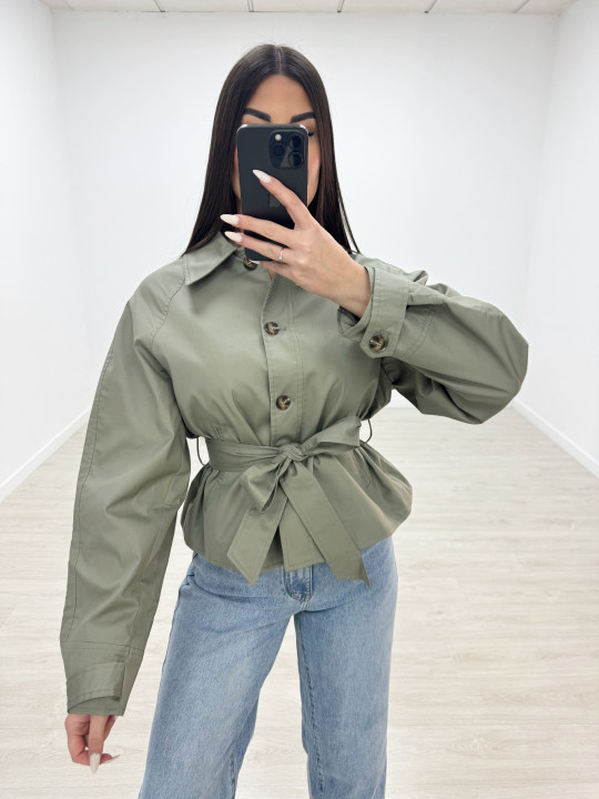 CHAQUETA GABARDINA CROP VERDE