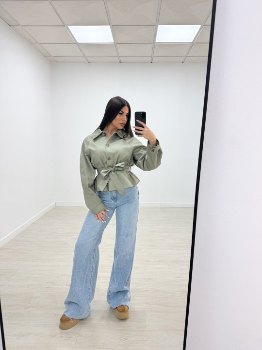 CHAQUETA GABARDINA CROP VERDE