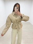 CHAQUETA GABARDINA CROP CAMEL