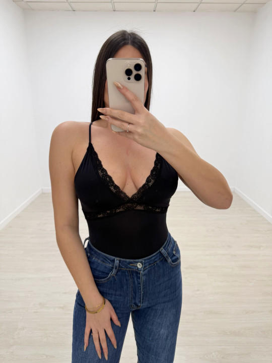 BODY DETALLE ENCAJE NEGRO