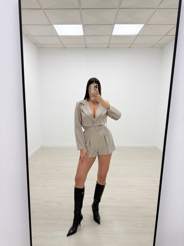 VESTIDO MONO RAYA DIPLOMÁTICA