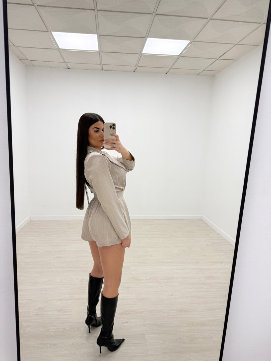 VESTIDO MONO RAYA DIPLOMÁTICA