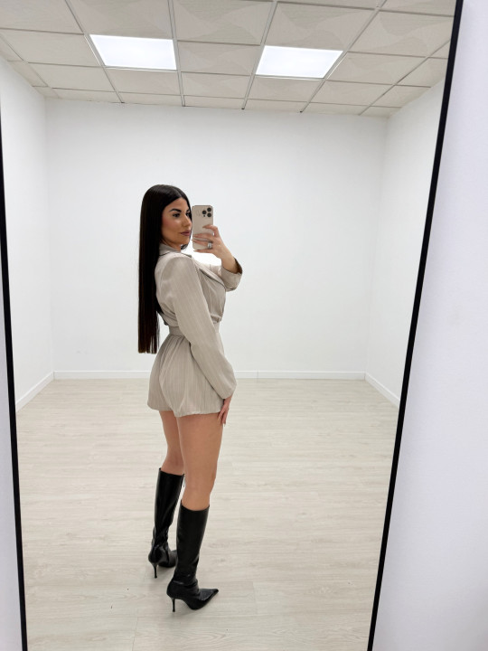 VESTIDO MONO RAYA DIPLOMÁTICA