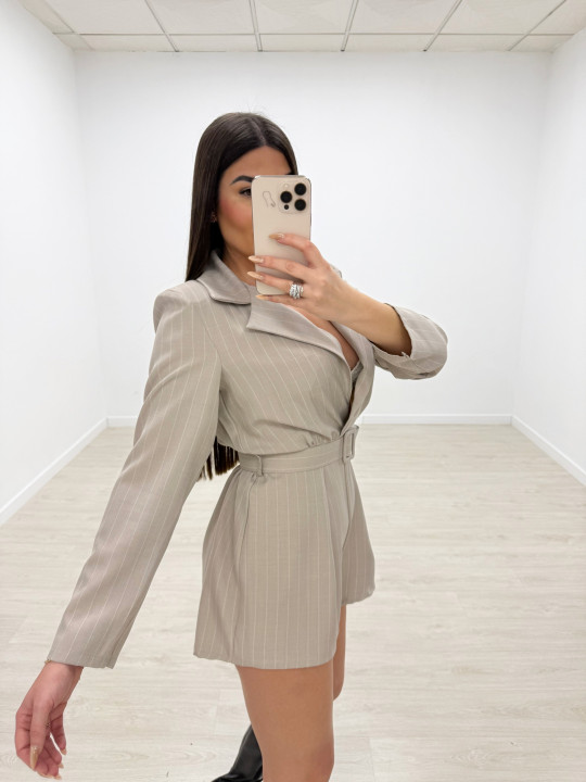 VESTIDO MONO RAYA DIPLOMÁTICA