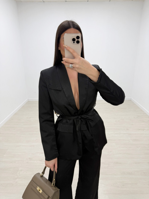 TRAJE SATÉN NEGRO