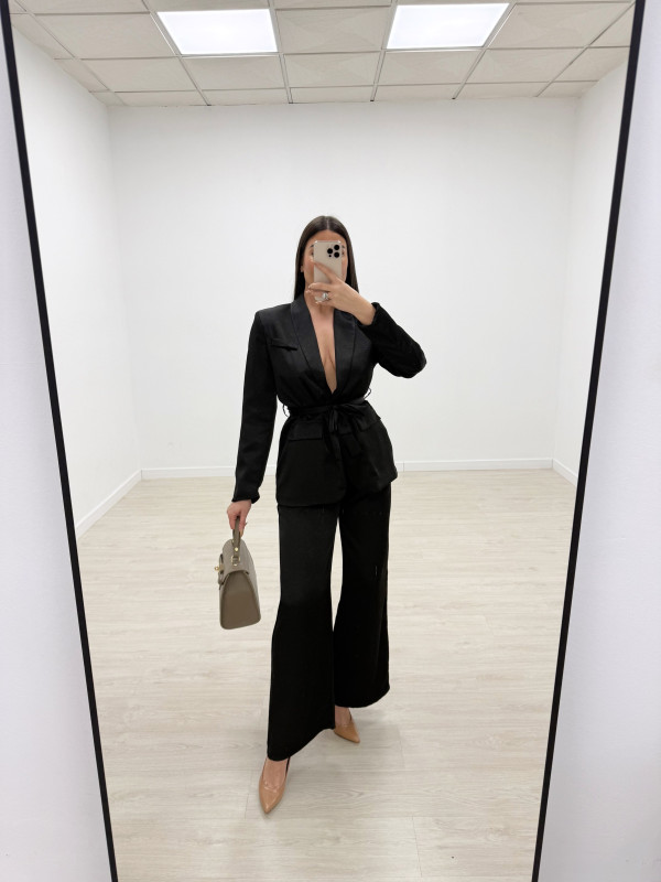 TRAJE SATÉN NEGRO