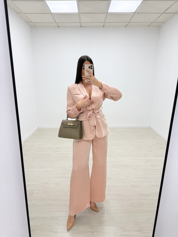 TRAJE SATÉN ROSA