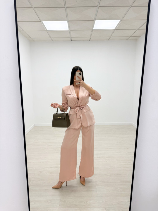 TRAJE SATÉN ROSA