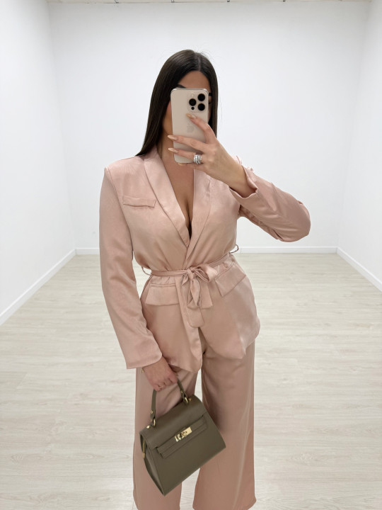 TRAJE SATÉN ROSA