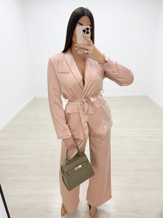 TRAJE SATÉN ROSA