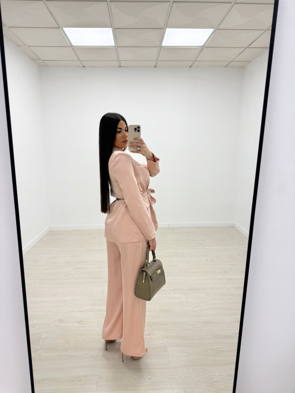 TRAJE SATÉN ROSA