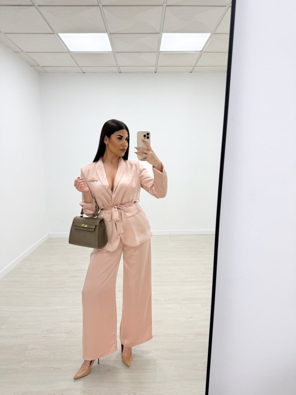 TRAJE SATÉN ROSA