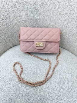 CARTERA CON CADENA ROSA PALO