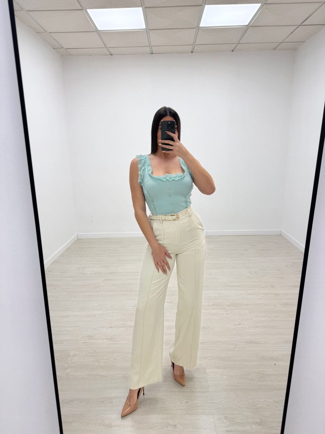 PANTALÓN SATINADO CON CINTURÓN - BEIGE