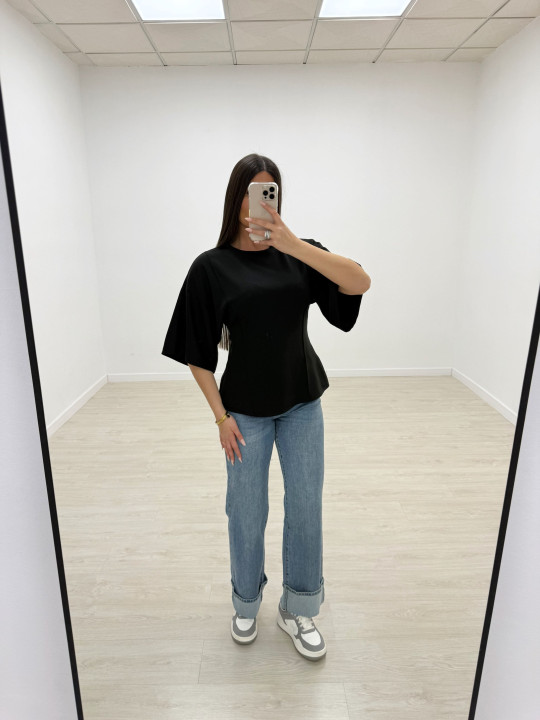 CAMISETA BASIC SILUETA - NEGRA