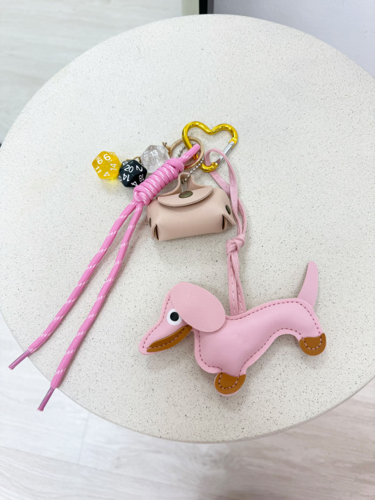 LLAVERO DOG ROSA - PIEL