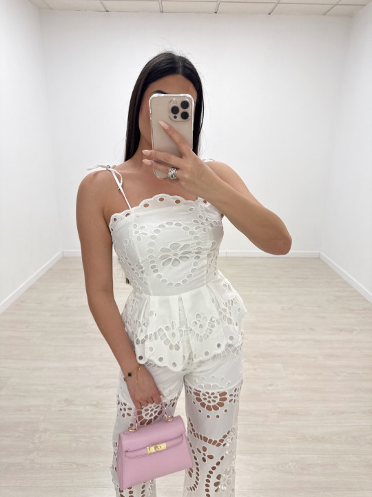 CONJUNTO BORDADO PERFORADO BLANCO