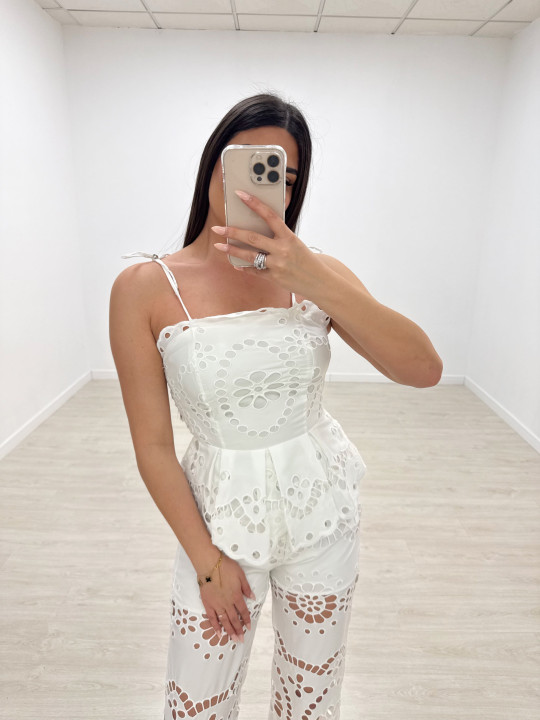 CONJUNTO BORDADO PERFORADO BLANCO