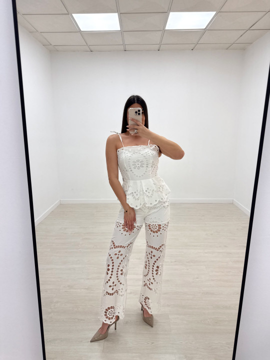 CONJUNTO BORDADO PERFORADO BLANCO