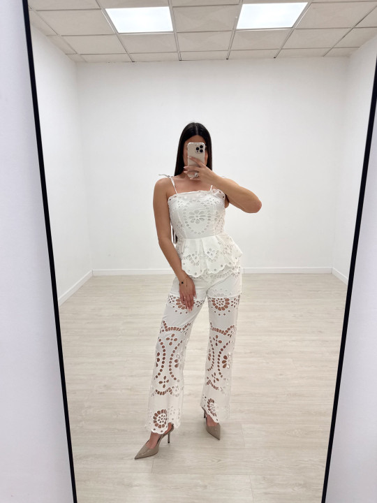 CONJUNTO BORDADO PERFORADO BLANCO