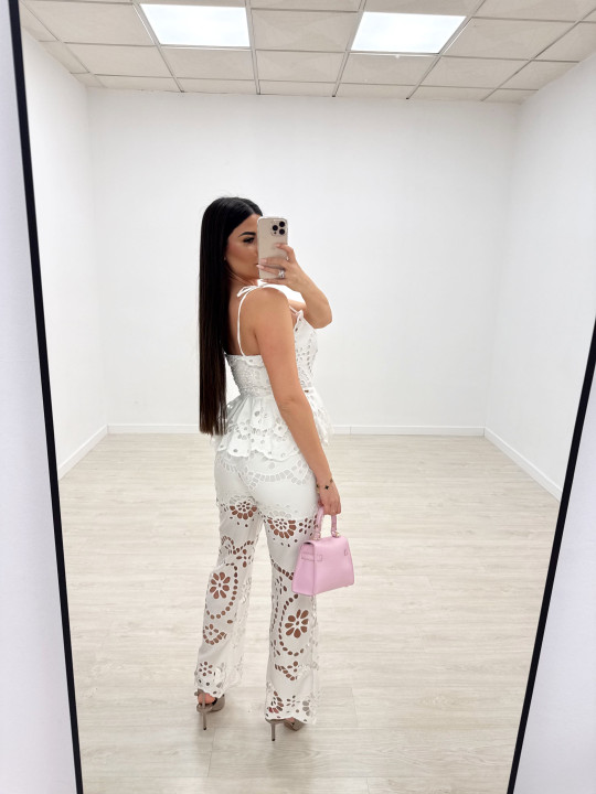 CONJUNTO BORDADO PERFORADO BLANCO