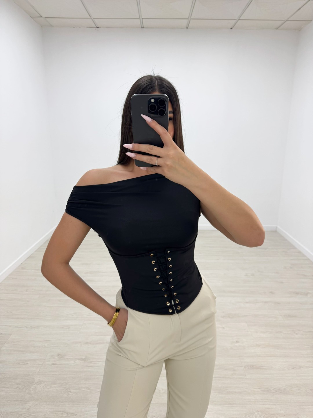 CAMISETA CORSÉ - NEGRA