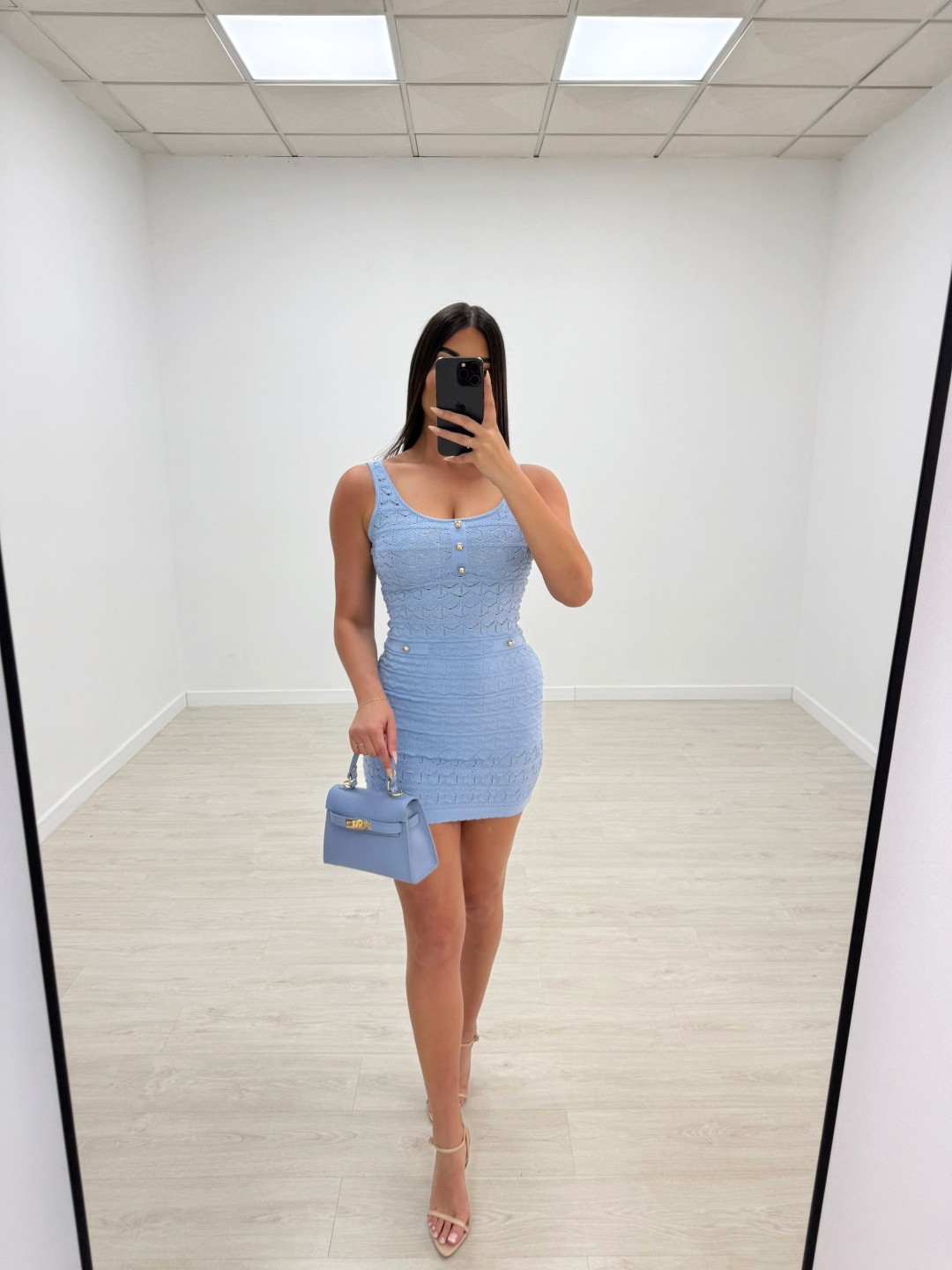 VESTIDO MINI PUNTO PERFORADO BOTONES - CELESTE