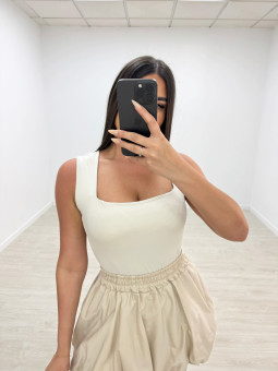 TOP BASIC LICRA ESCOTE CUADRADO - BEIGE