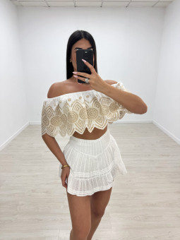TOP BARDOT BORDADO - BLANCO Y BEIGE